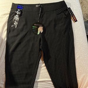 Kay Unger slimming black plaid dress pant